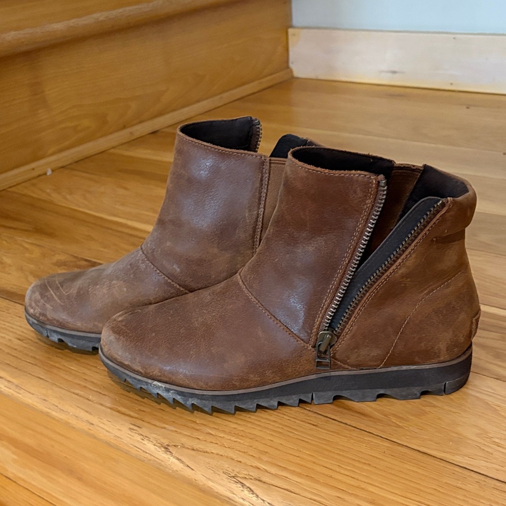 Sorel women's Brown Leather Zip Boots